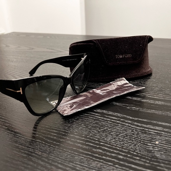 Tom Ford Anoushka Sunglassesses - Picture 5 of 5